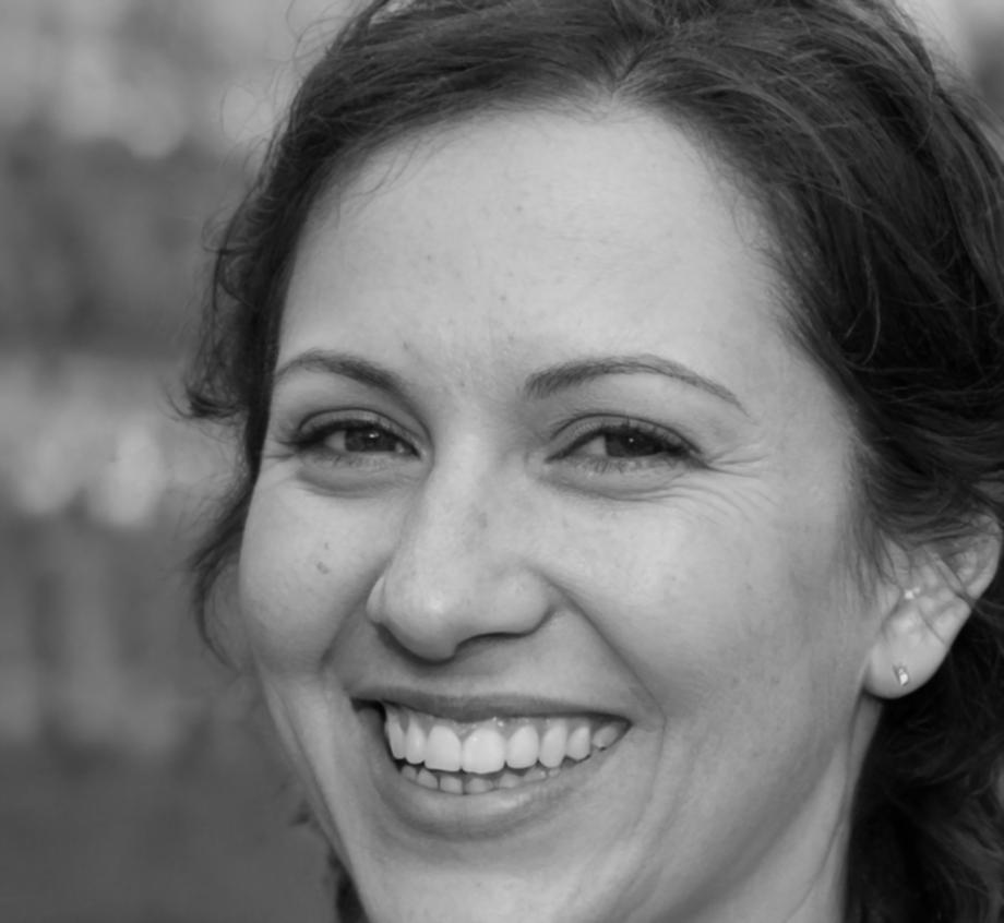 Ritratto professionale di Alma Bianchi, facilitatrice di coaching di gruppo